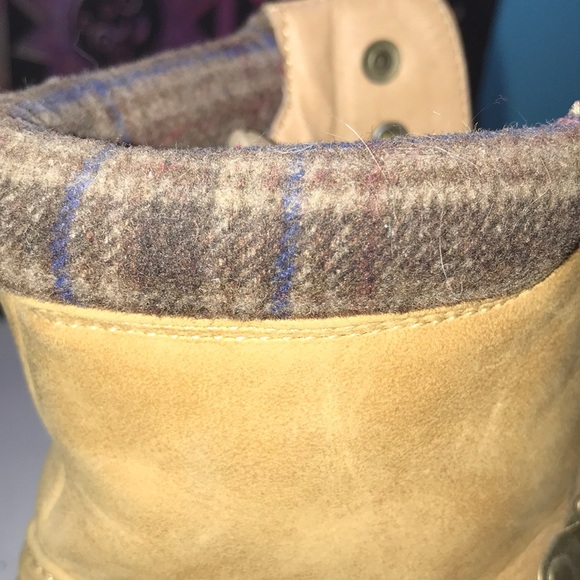 boots - Picture 2 of 3